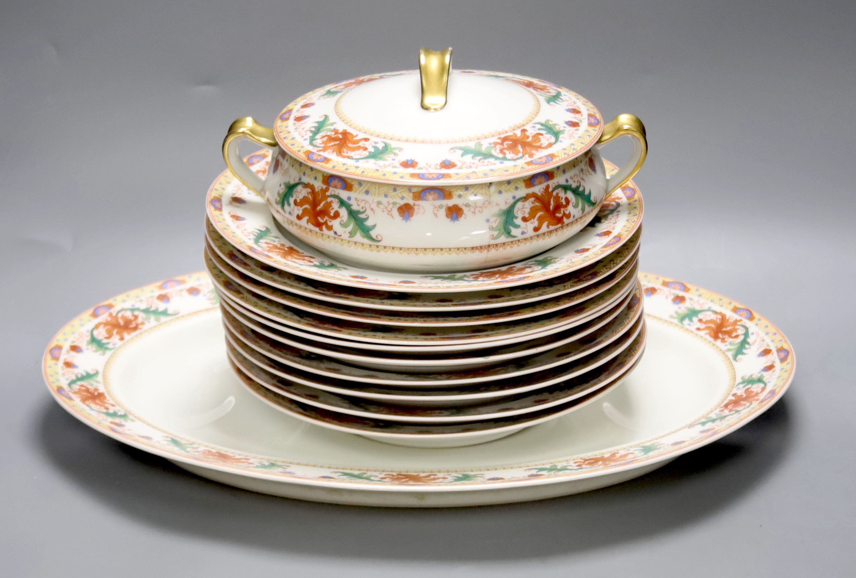 A Haviland Limoges part dinner service